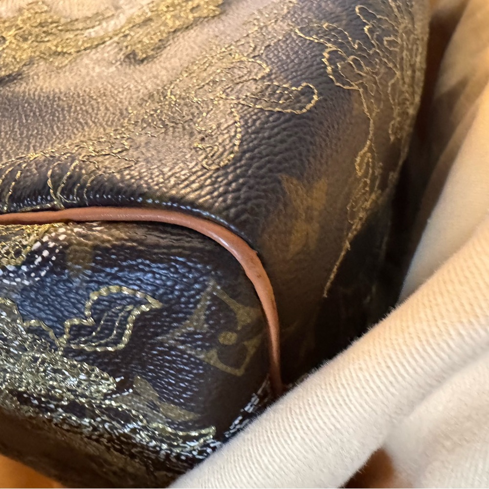 LV speedy 30 with lace
And lock and key clean inside. With box and dust bag - Picture 8 of 16